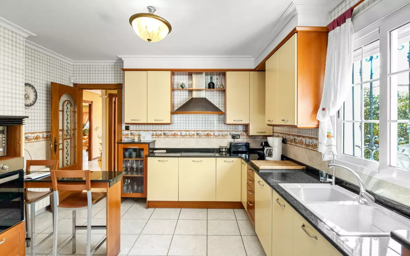 5-bedroom Villa In Torrevieja, Spain (440 M²)