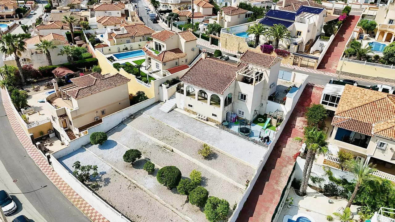 5-bedroom Villa In San Miguel De Salinas, Spain (163 M²)