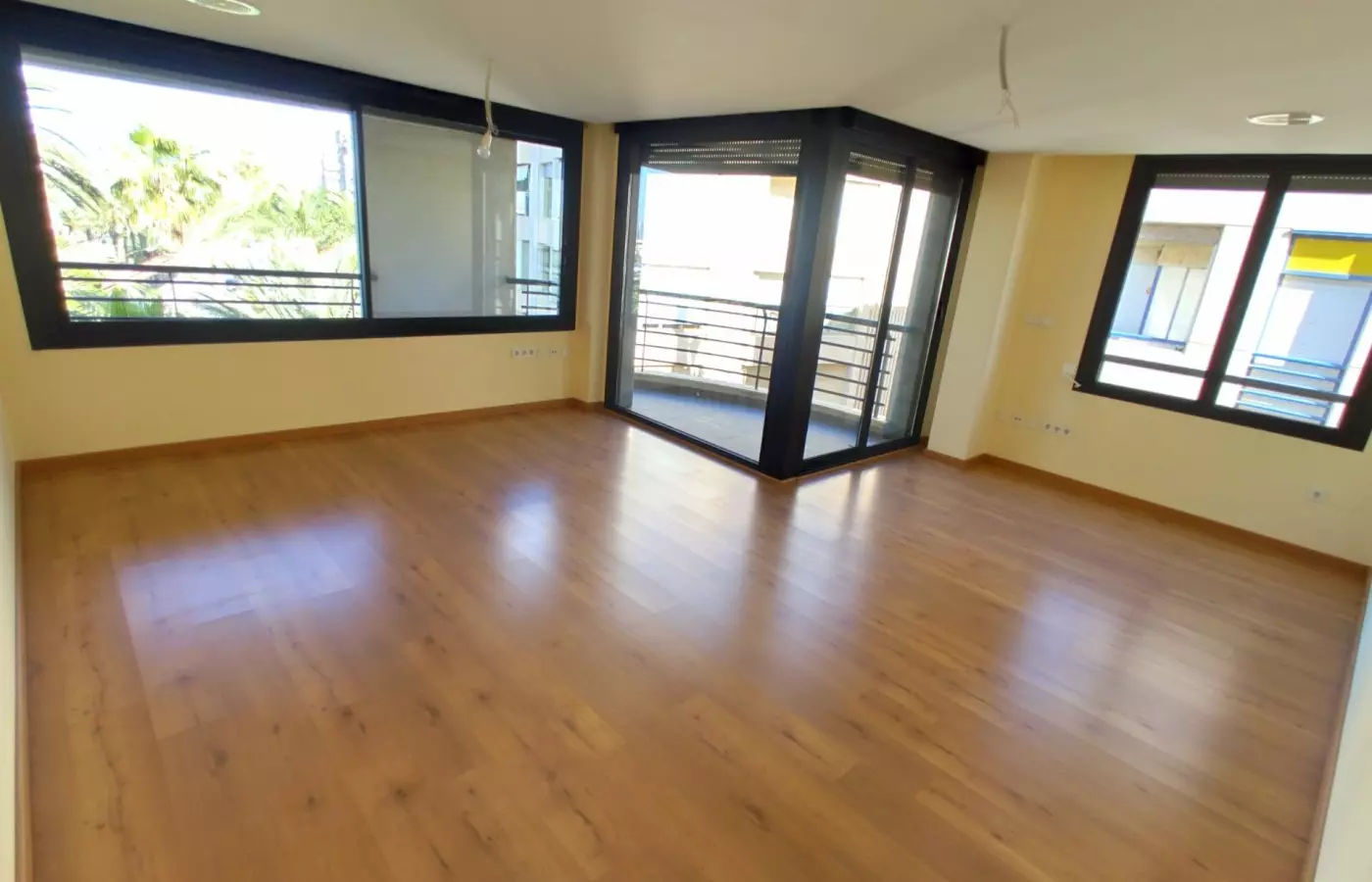3-bedroom Apartment In Torrevieja, Spain (140 M²)