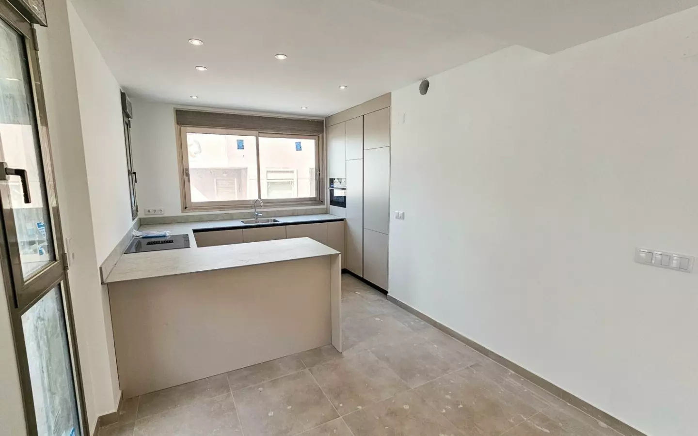 3-bedroom Penthouse In Torrevieja, Spain (162 M²)