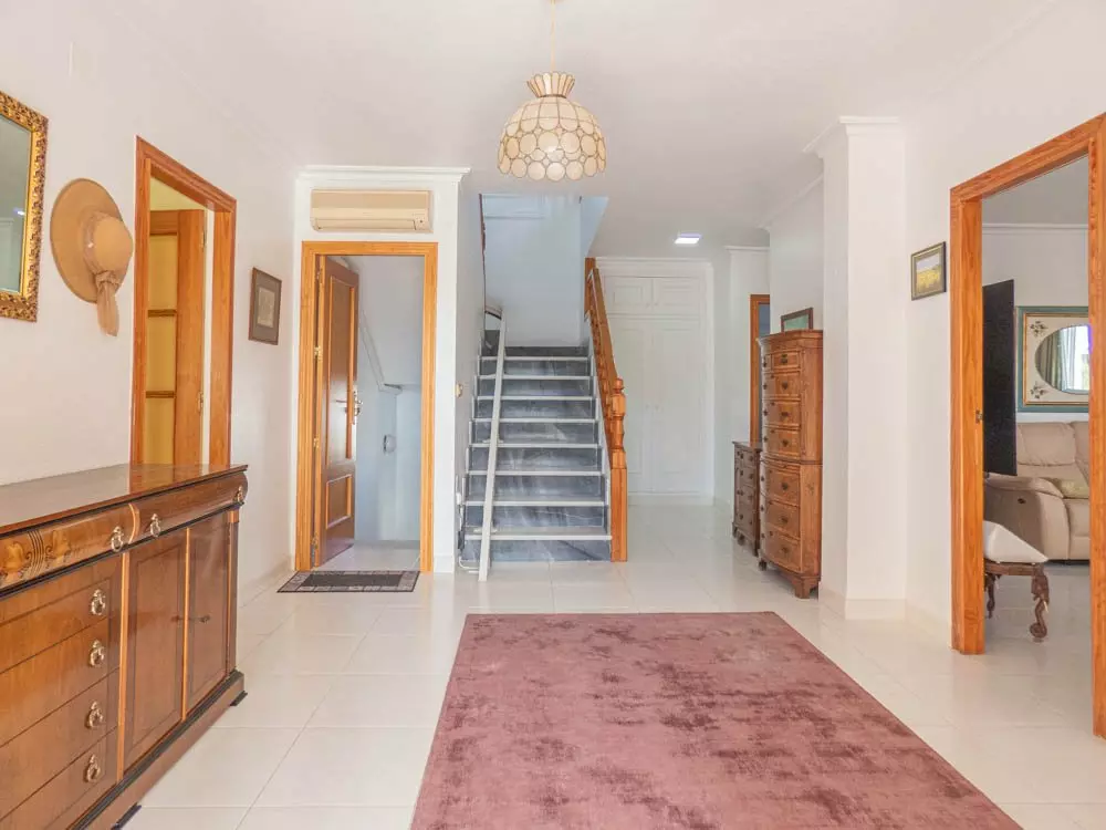 7-bedroom Villa In San Miguel De Salinas, Spain (416 M²)