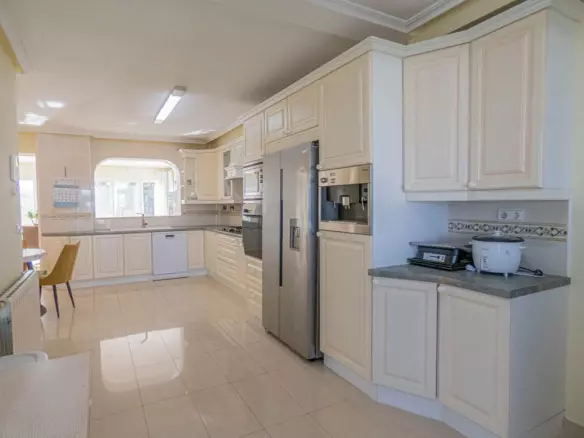 7-bedroom Villa In San Miguel De Salinas, Spain (416 M²)