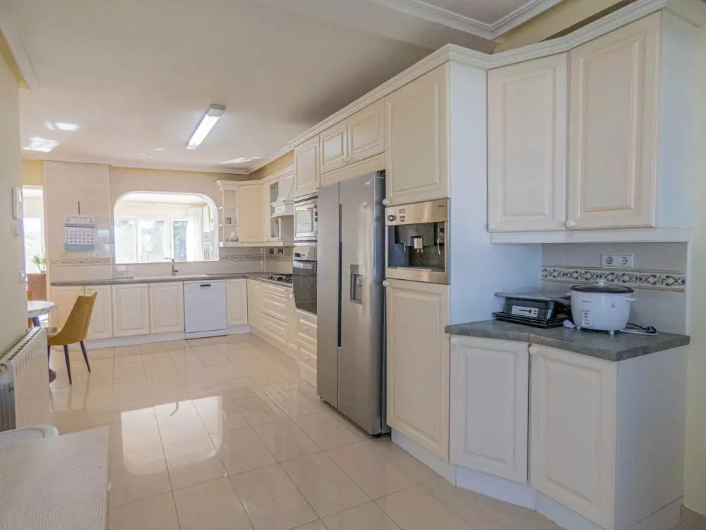 7-bedroom Villa In San Miguel De Salinas, Spain (416 M²)