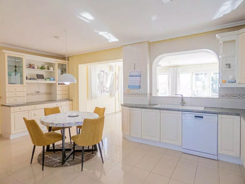 7-bedroom Villa In San Miguel De Salinas, Spain (416 M²)