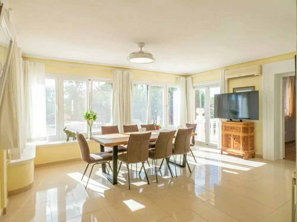 7-bedroom Villa In San Miguel De Salinas, Spain (416 M²)