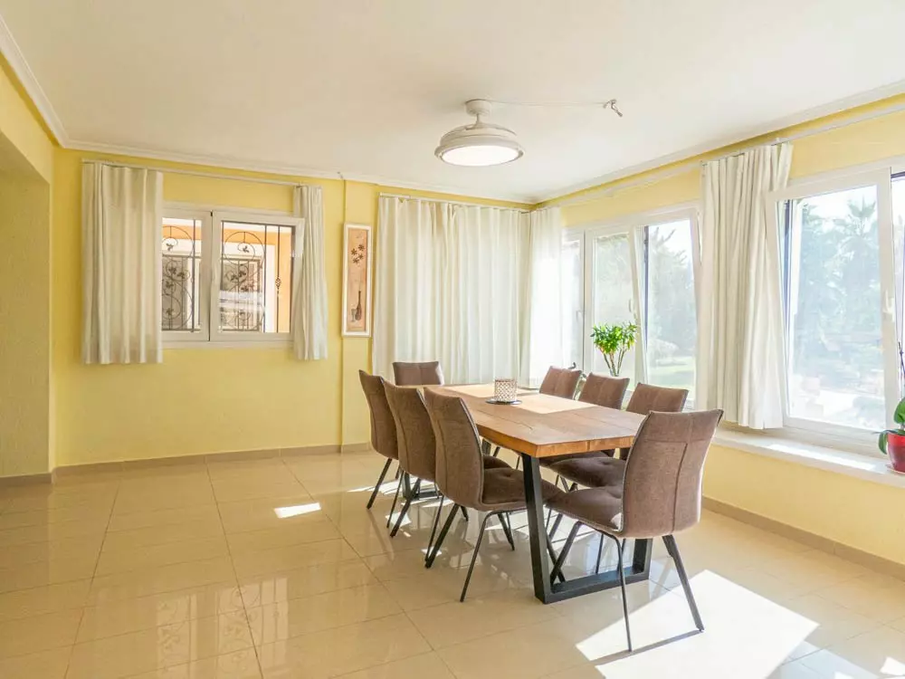 7-bedroom Villa In San Miguel De Salinas, Spain (416 M²)