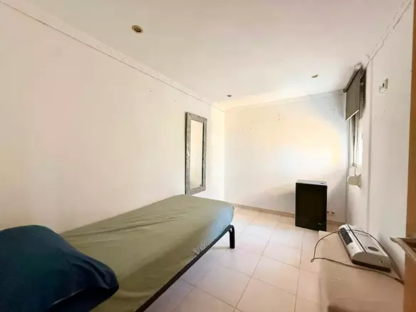 3-bedroom Flat In Valencia (90 M²)
