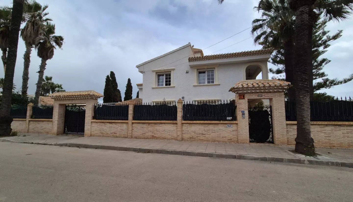 7-bedroom Villa In Orihuela, Spain (545 M²)