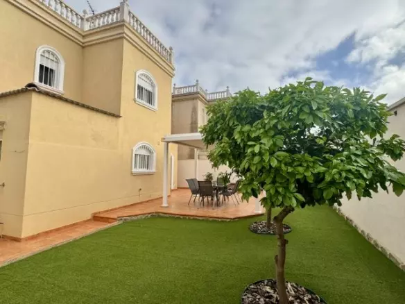 4-bedroom Villa In Torrevieja, Spain (124 M²)