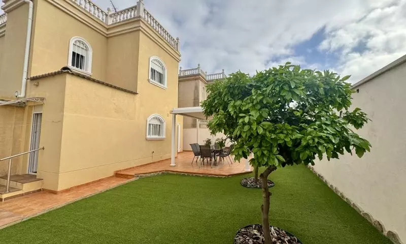 4-bedroom Villa In Torrevieja, Spain (124 M²)