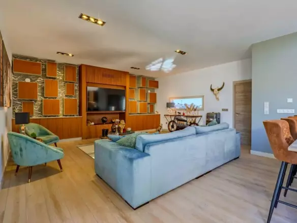 4-bedroom Villa In Benijofar, Spain (528 M²)