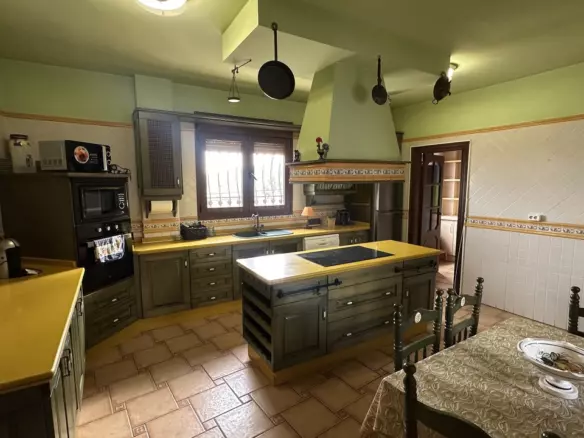 4-bedroom Town House In San Miguel De Salinas, Spain (550 M²)