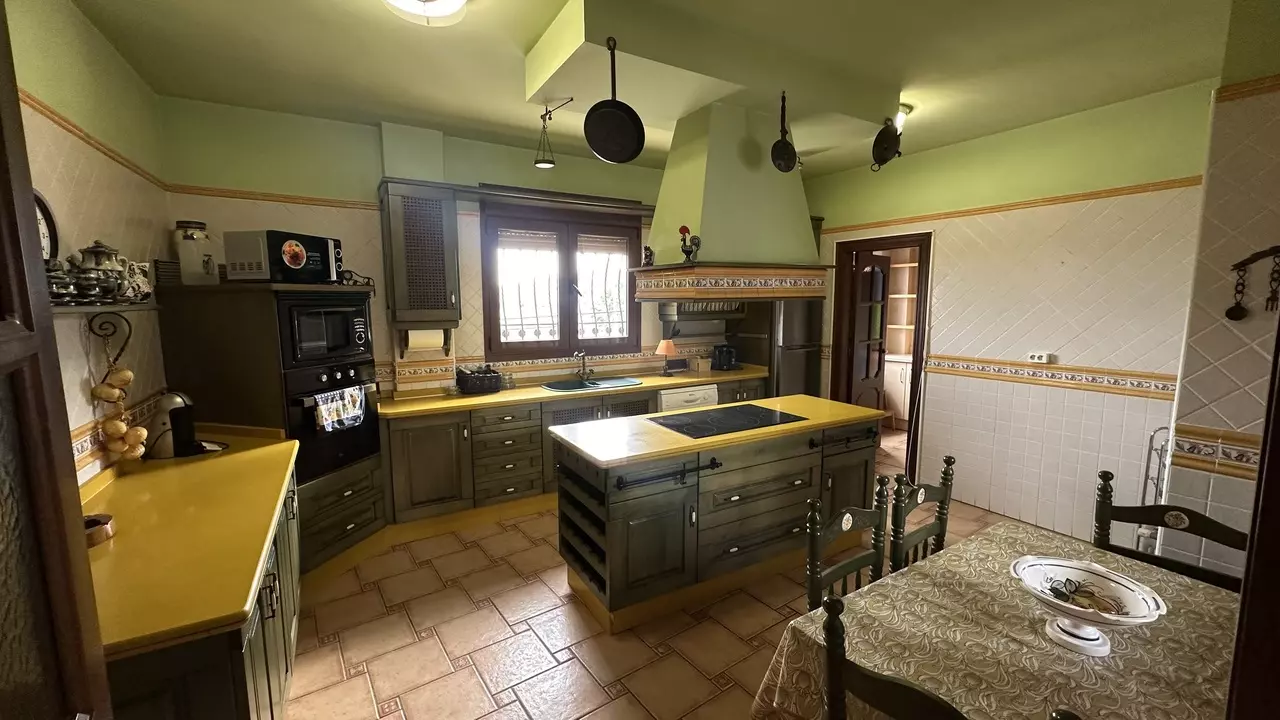 4-bedroom Town House In San Miguel De Salinas, Spain (550 M²)
