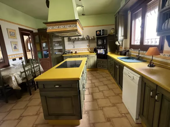 4-bedroom Town House In San Miguel De Salinas, Spain (550 M²)
