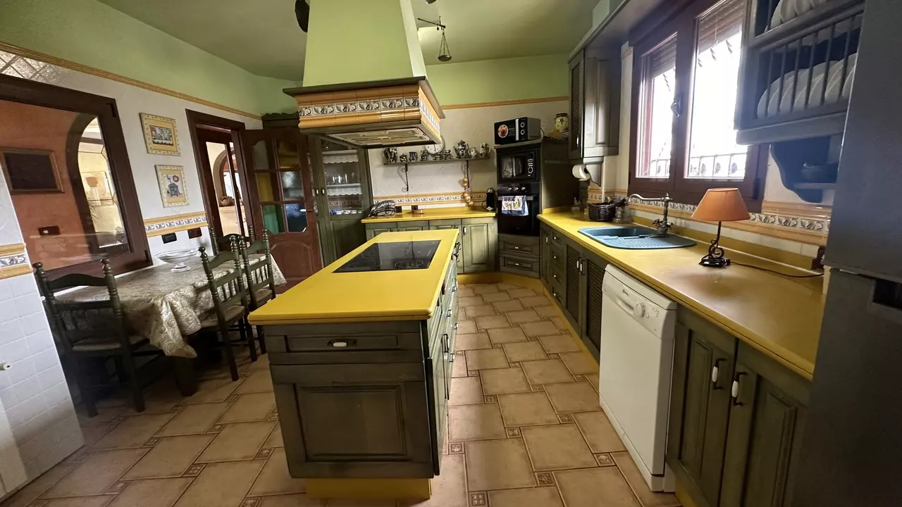 4-bedroom Town House In San Miguel De Salinas, Spain (550 M²)