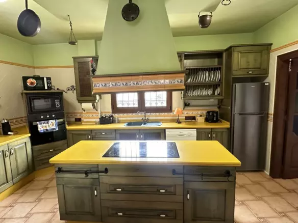 4-bedroom Town House In San Miguel De Salinas, Spain (550 M²)