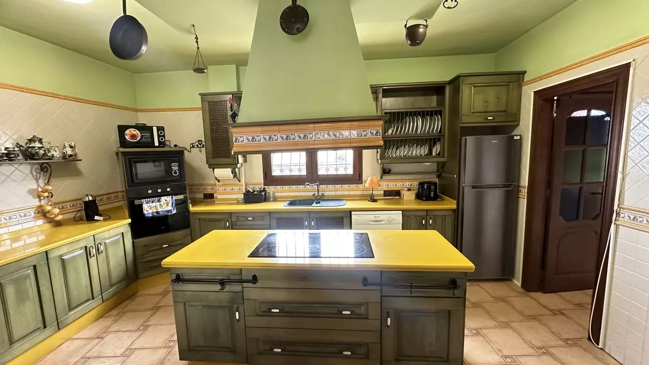 4-bedroom Town House In San Miguel De Salinas, Spain (550 M²)
