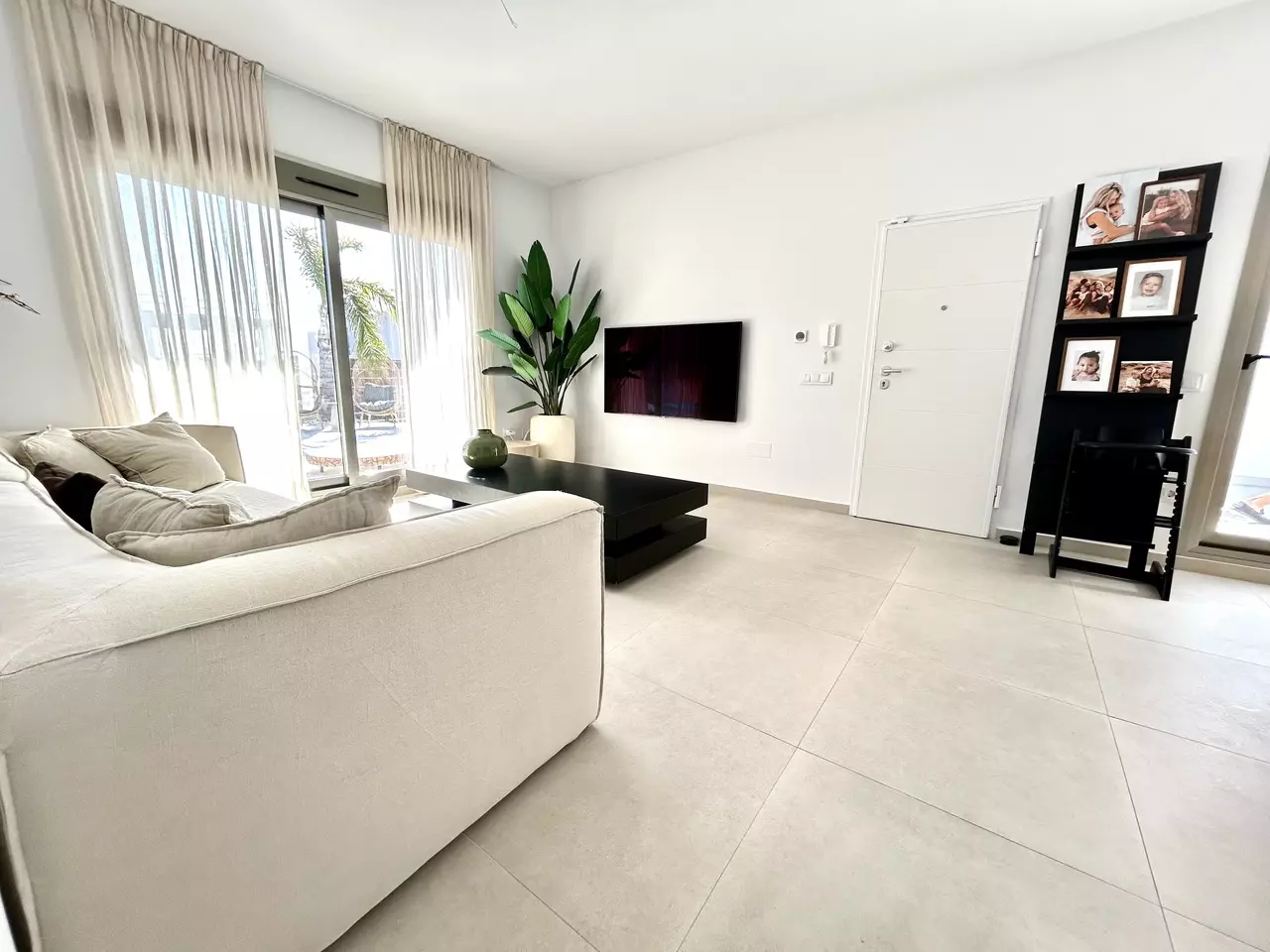 4-bedroom Villa In San Miguel De Salinas, Spain (256 M²)