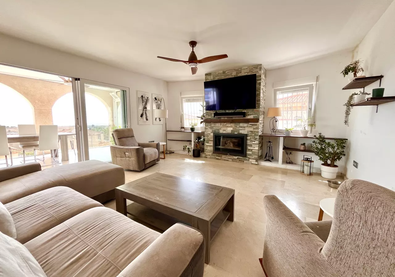 5-bedroom Villa In San Miguel De Salinas, Spain (163 M²)