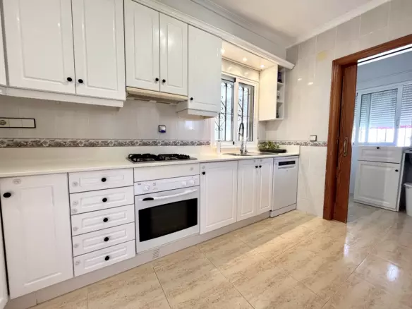 5-bedroom Villa In San Miguel De Salinas, Spain (163 M²)