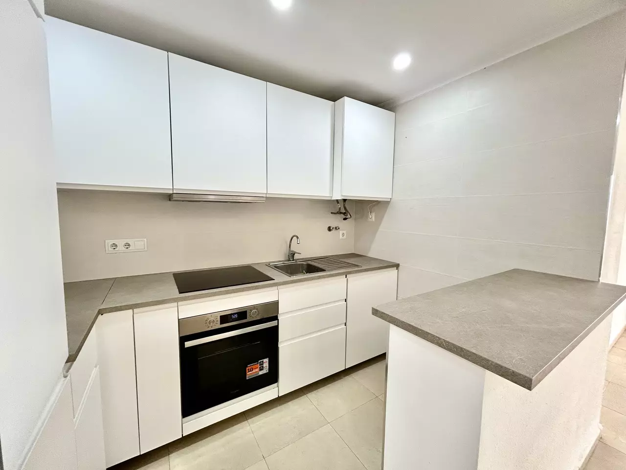 2-bedroom Apartment In Villamartin, Spain (60 M²)