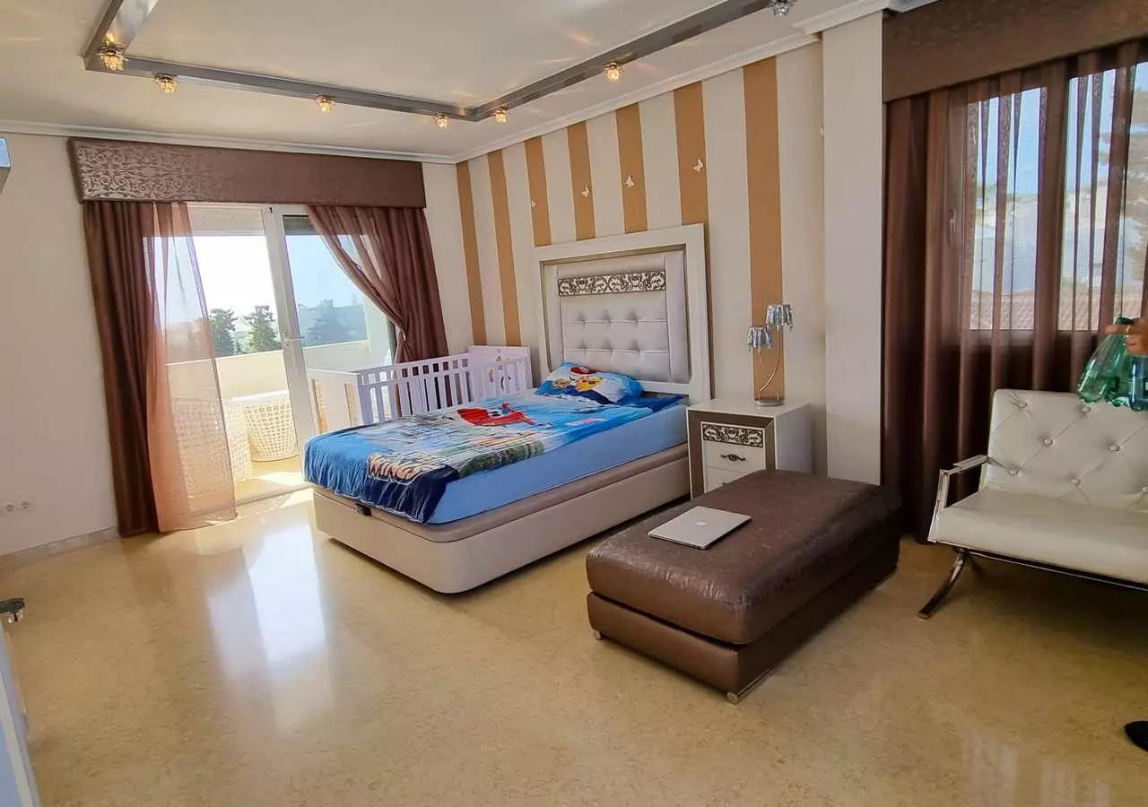 5-bedroom Villa In Torrevieja, Spain (469 M²)