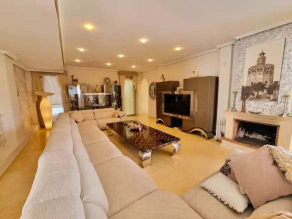 5-bedroom Villa In Torrevieja, Spain (469 M²)