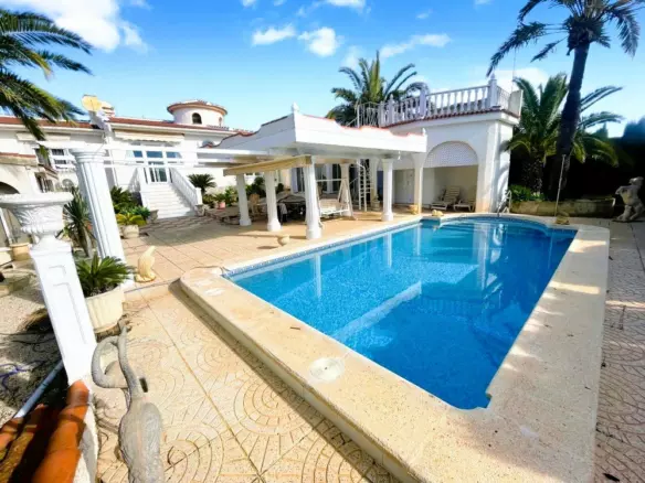 3-bedroom Villa In Ciudad Quesada, Spain (212 M²)