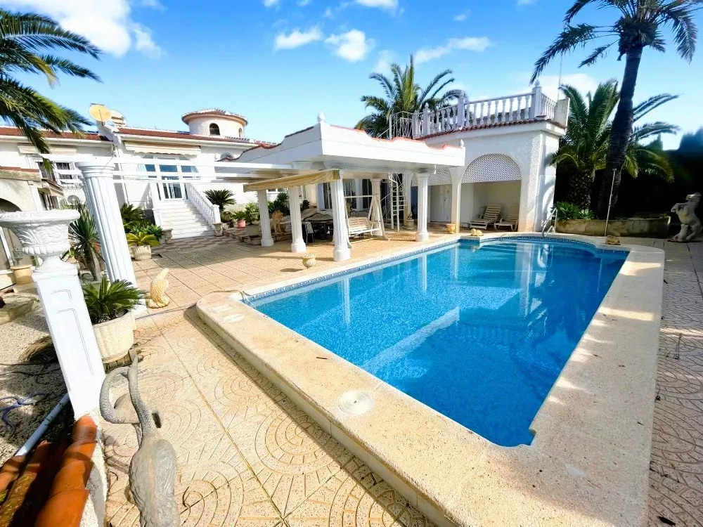 3-bedroom Villa In Ciudad Quesada, Spain (212 M²)