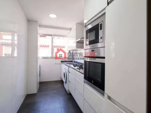 3-bedroom Flat In Valencia (92 M²)