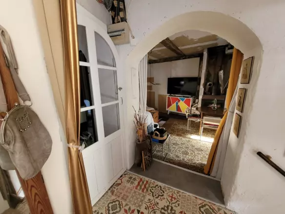 2-bedroom House In Autignac, France (110 M²)