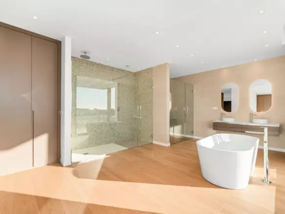 6-bedroom Villa In Benahavis, Spain (1.038 M²)