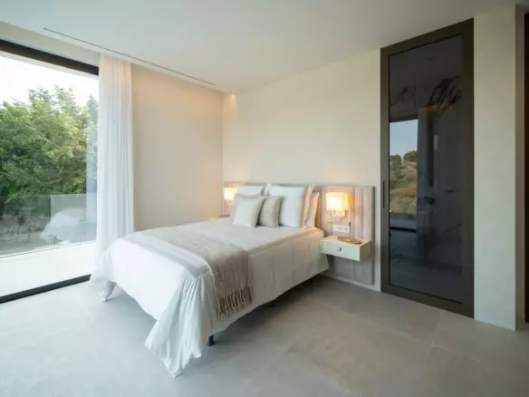 6-bedroom Villa In Estepona, Spain (1.182 M²)
