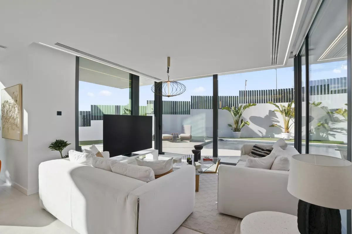 3-bedroom Villa In Benidorm, Spain (227 M²)
