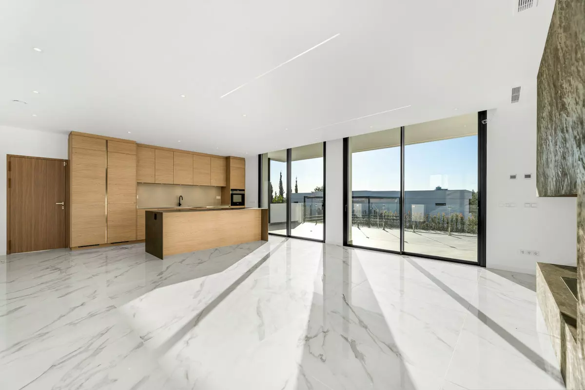 6-bedroom Villa In Benahavis, Spain (1.038 M²)