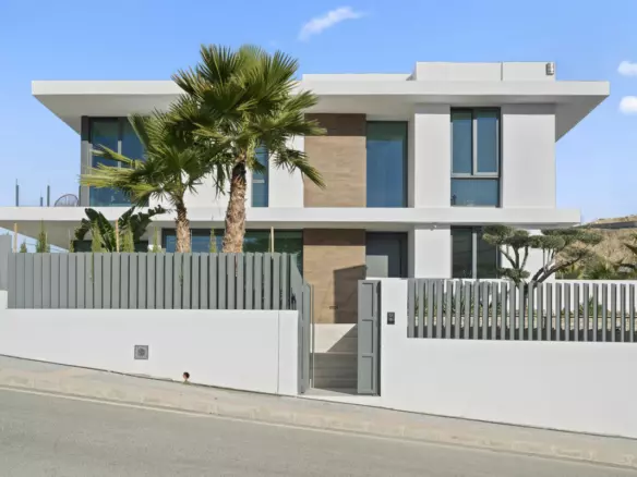 3-bedroom Villa In Benidorm, Spain (227 M²)