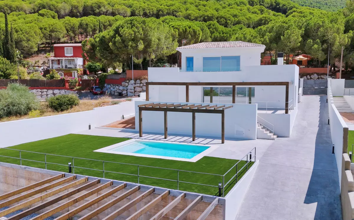 4-bedroom Villa In Alhaurín De La Torre, Spain (259 M²)