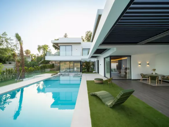 6-bedroom Villa In Estepona, Spain (1.182 M²)