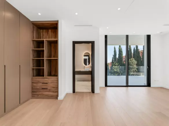 6-bedroom Villa In Benahavis, Spain (1.038 M²)