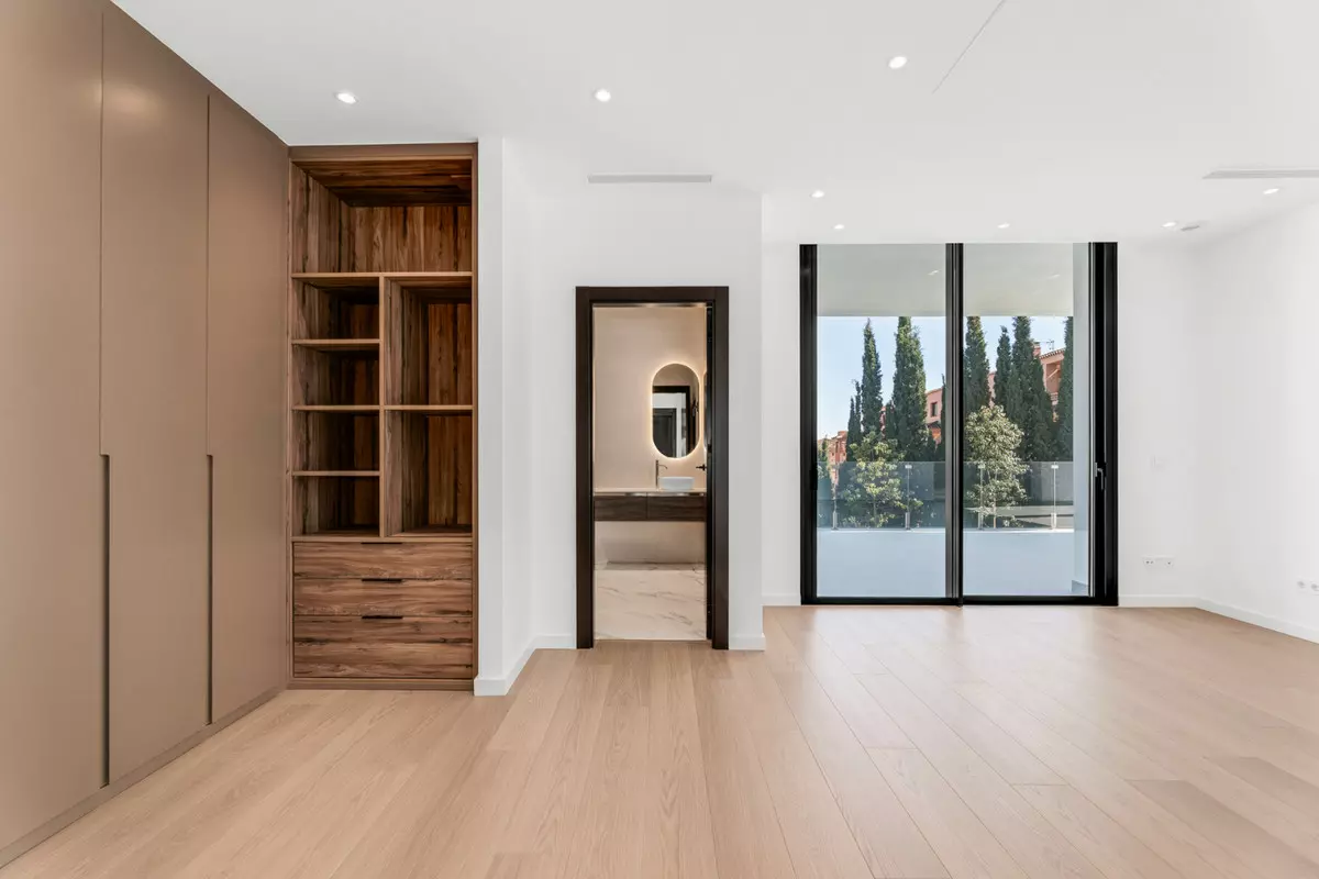 6-bedroom Villa In Benahavis, Spain (1.038 M²)