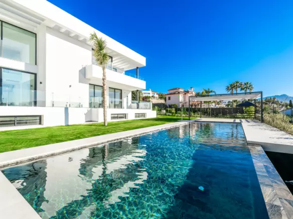 6-bedroom Villa In Benahavis, Spain (1.038 M²)