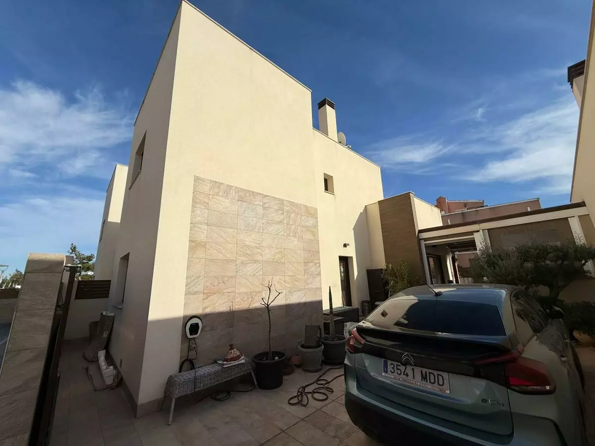 3-bedroom Villa In Los Montesinos, Spain (110 M²)