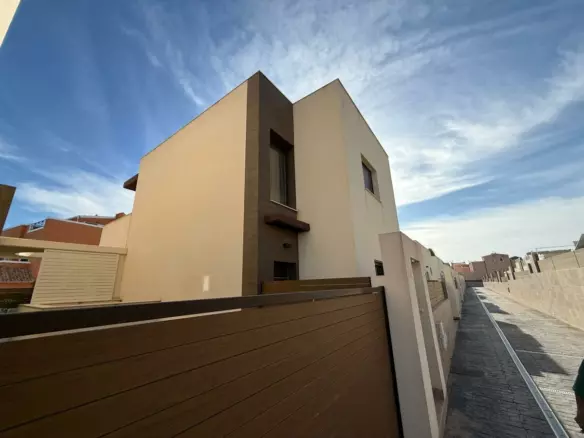 3-bedroom Villa In Los Montesinos, Spain (110 M²)