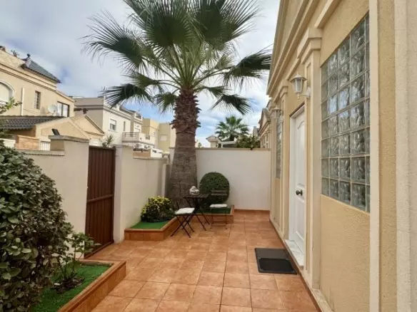 4-bedroom Villa In Torrevieja, Spain (124 M²)