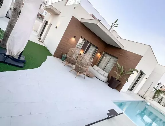 4-bedroom Villa In San Miguel De Salinas, Spain (263 M²)