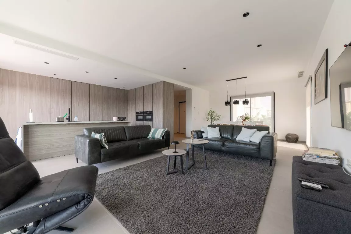 4-bedroom Villa In Los Montesinos, Spain (454 M²)