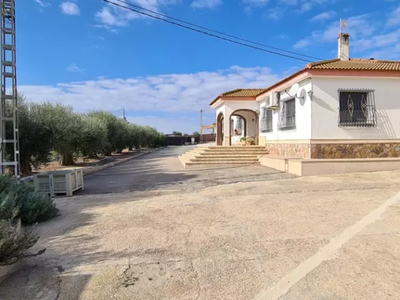 3-bedroom Villa In Orihuela, Spain (330 M²)