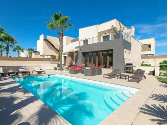 4-bedroom Villa In Torrevieja, Spain (324 M²)