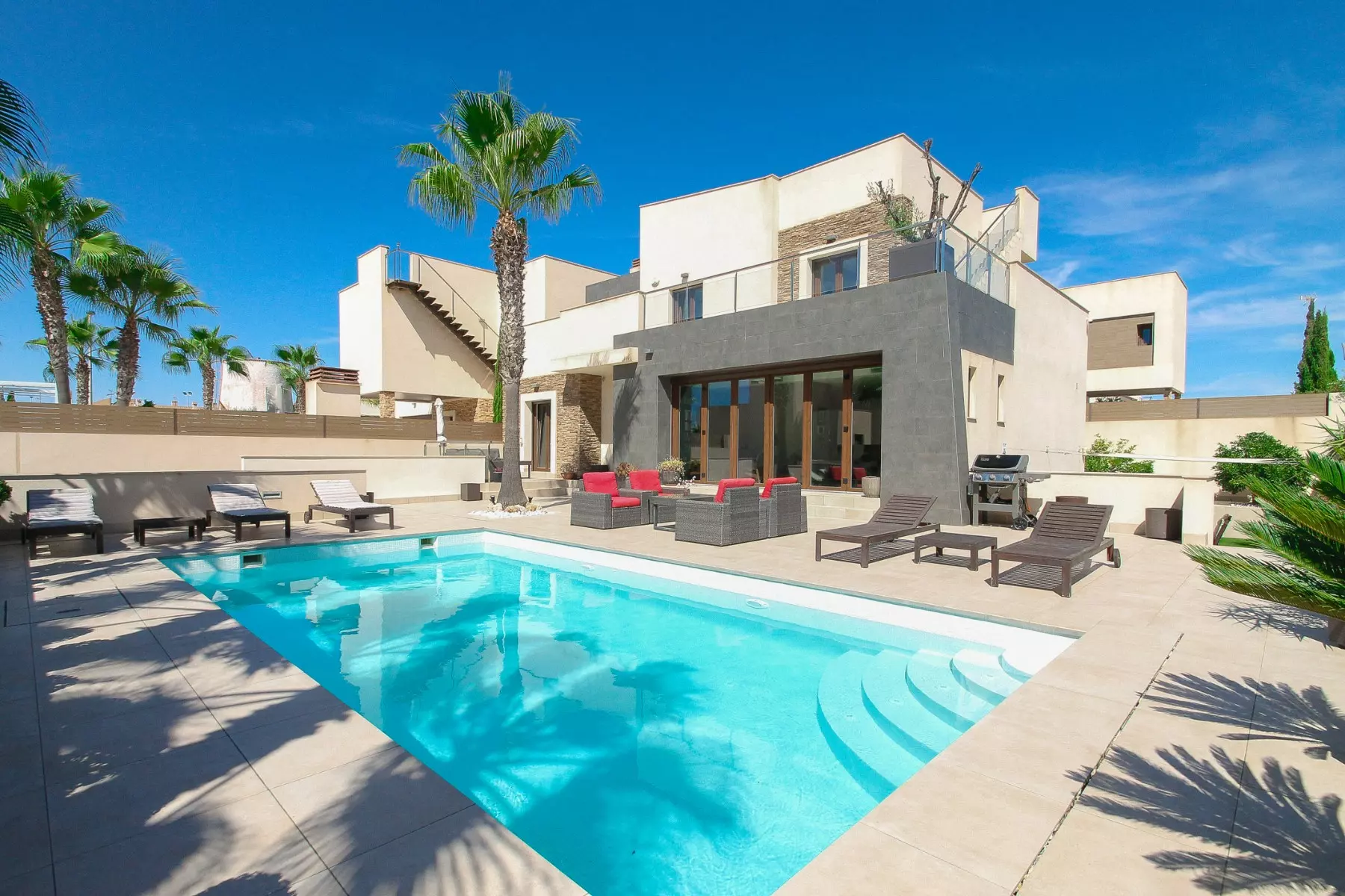 4-bedroom Villa In Torrevieja, Spain (324 M²)