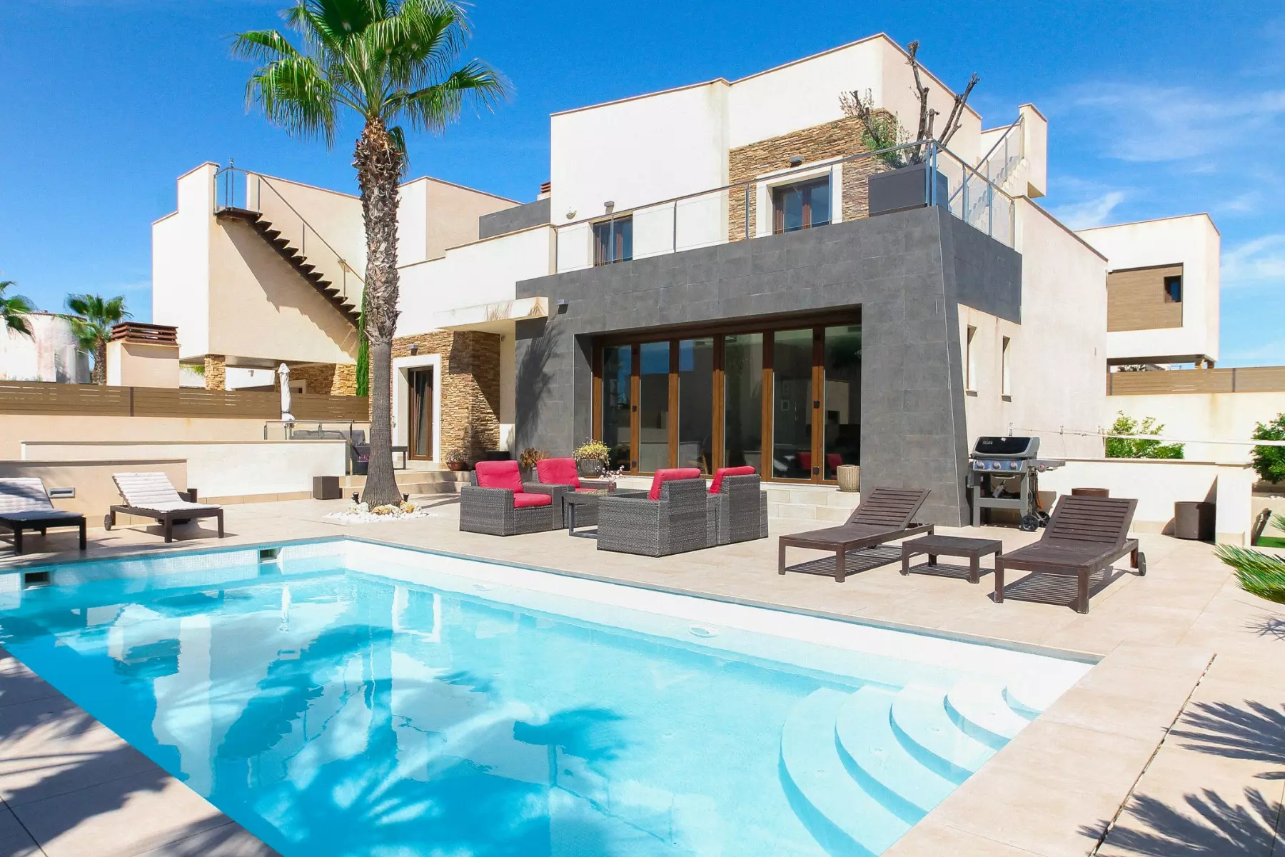 4-bedroom Villa In Torrevieja, Spain (324 M²)